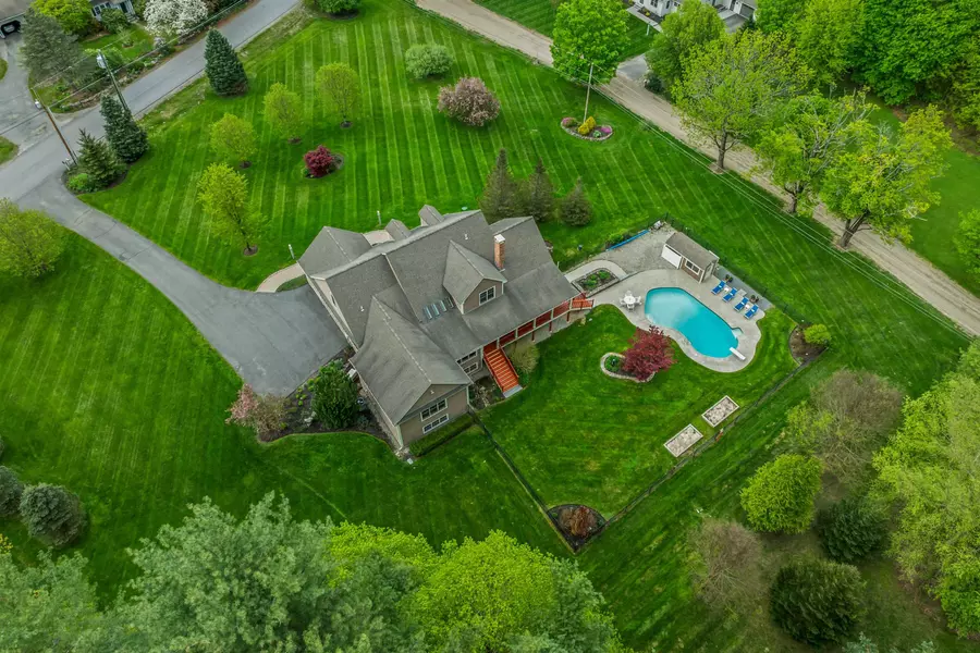 32 Rideout RD, Hollis, NH 03049