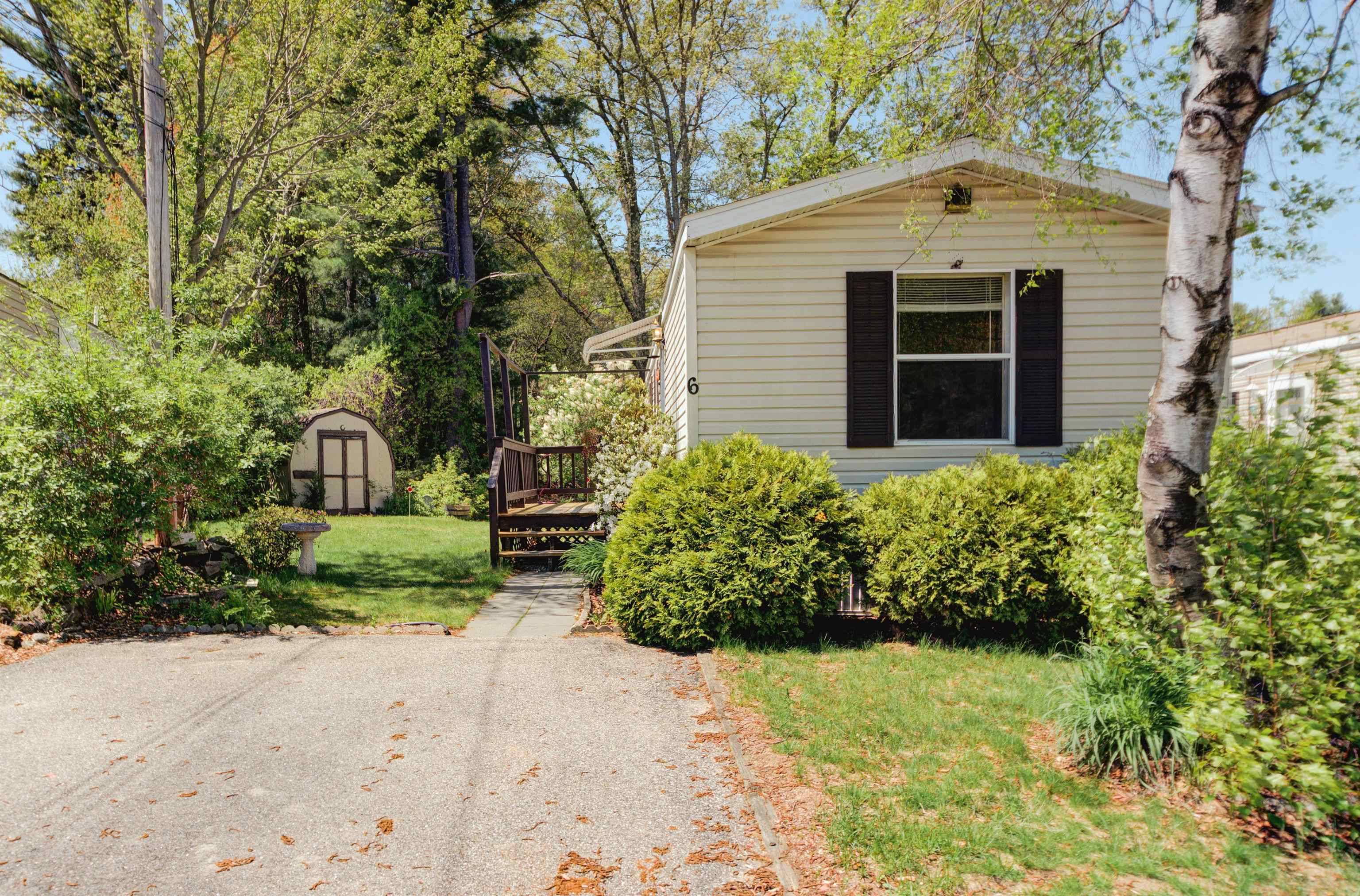 Hudson, NH 03051,6 Village LN