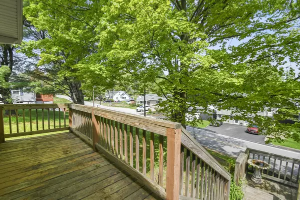 Hooksett, NH 03106,7 Pine ST