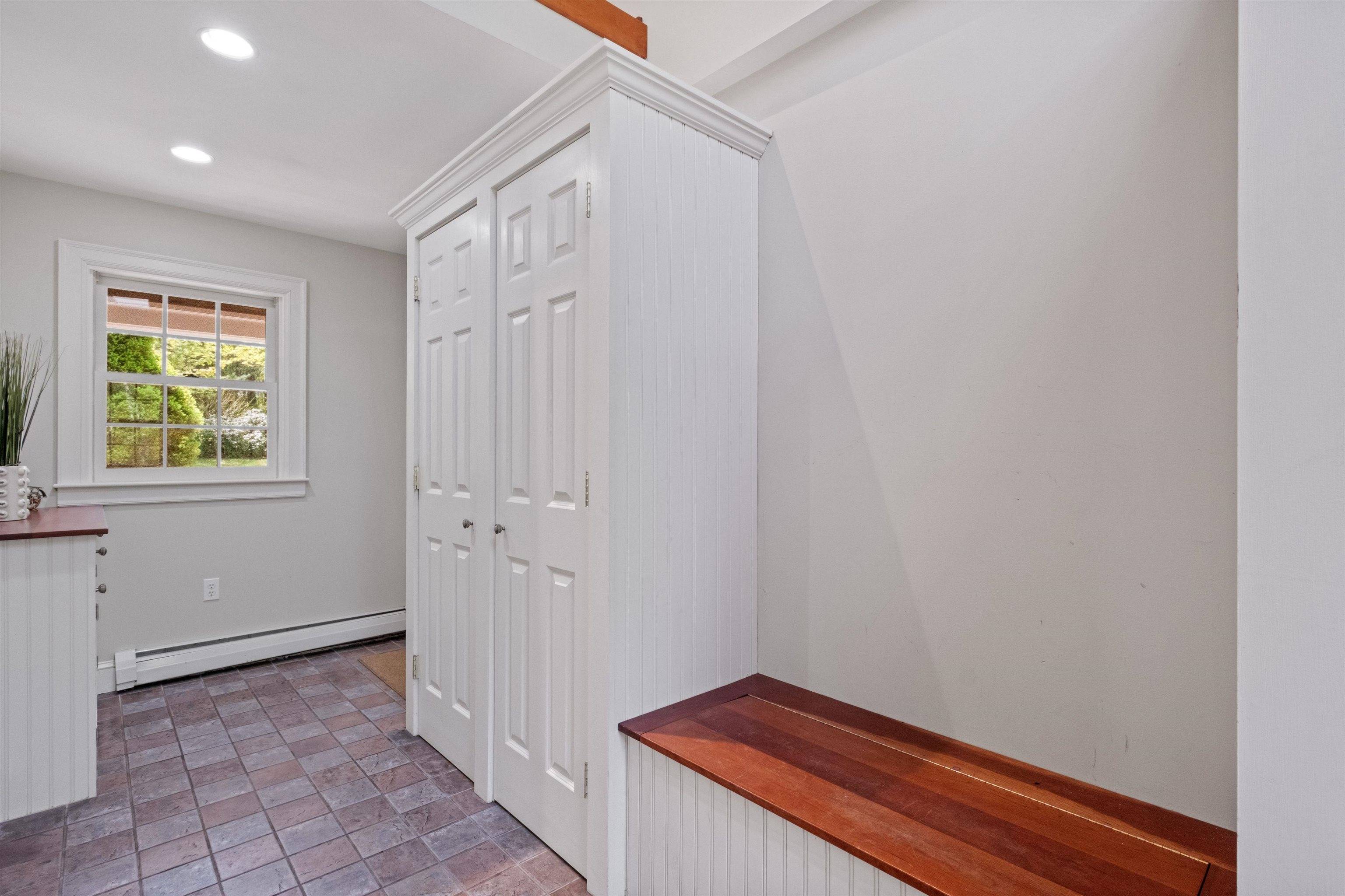 Hopkinton, NH 03229,211 Hedgerose LN
