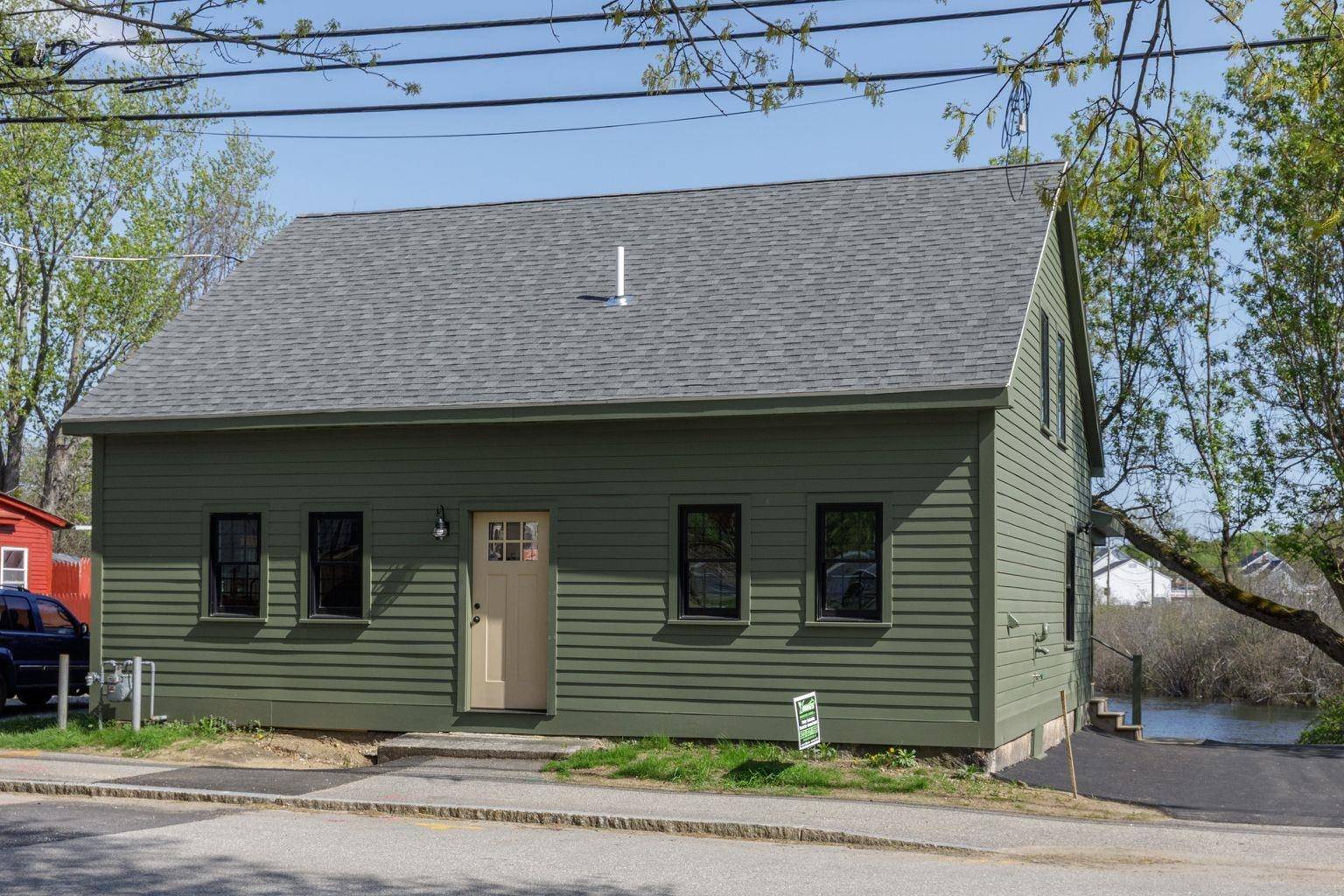 Laconia, NH 03246,98 Water ST