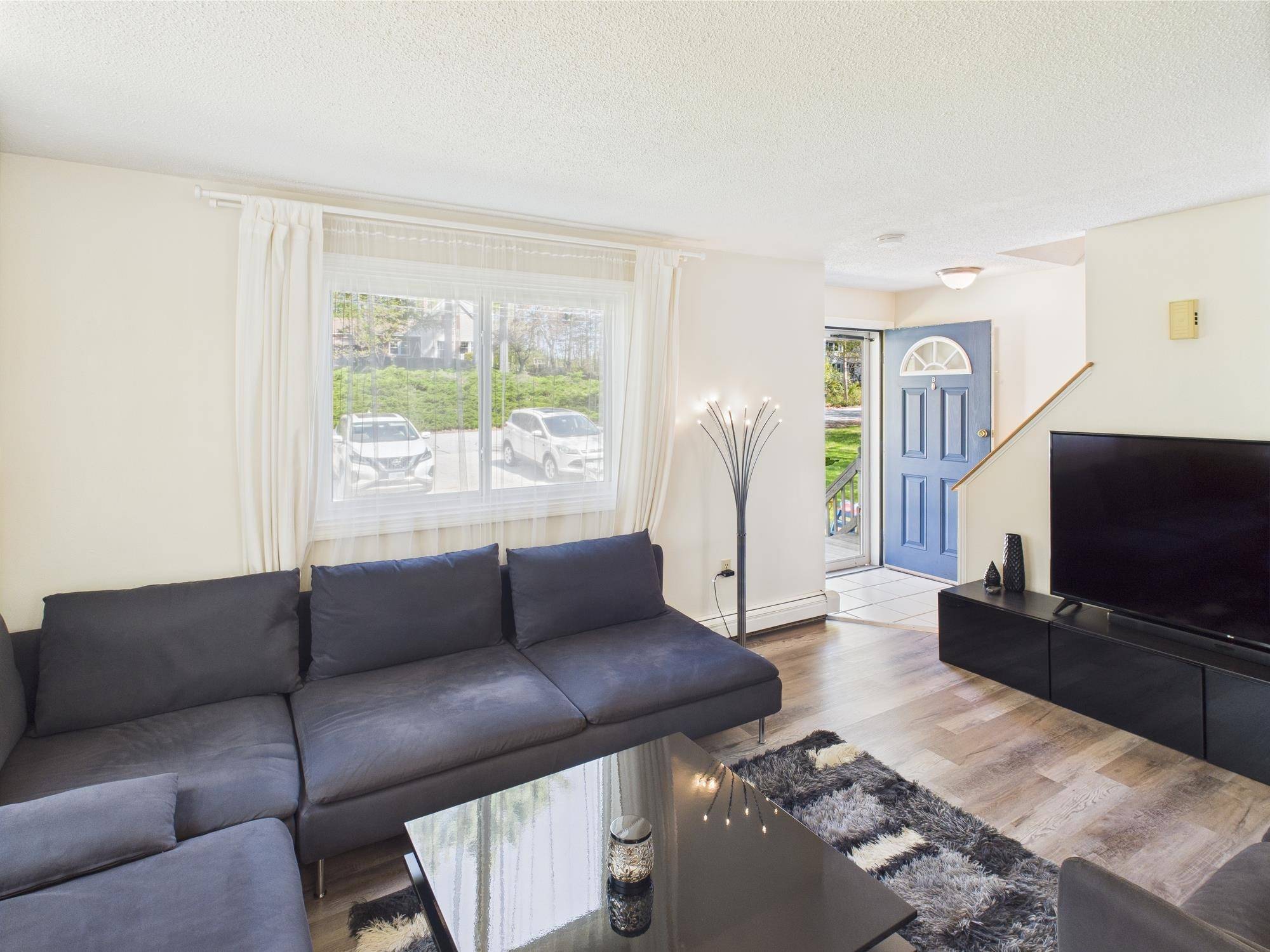 Hooksett, NH 03106,8 Lincoln DR #B