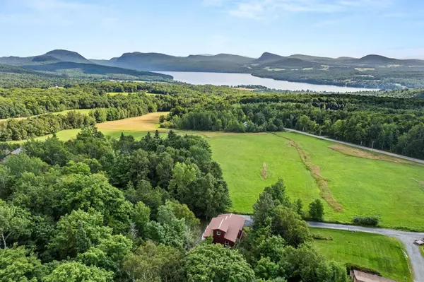 121 Ridge LN, Westmore, VT 05860