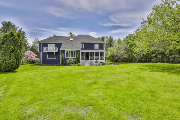 Nashua, NH 03062,8 Bicentennial DR