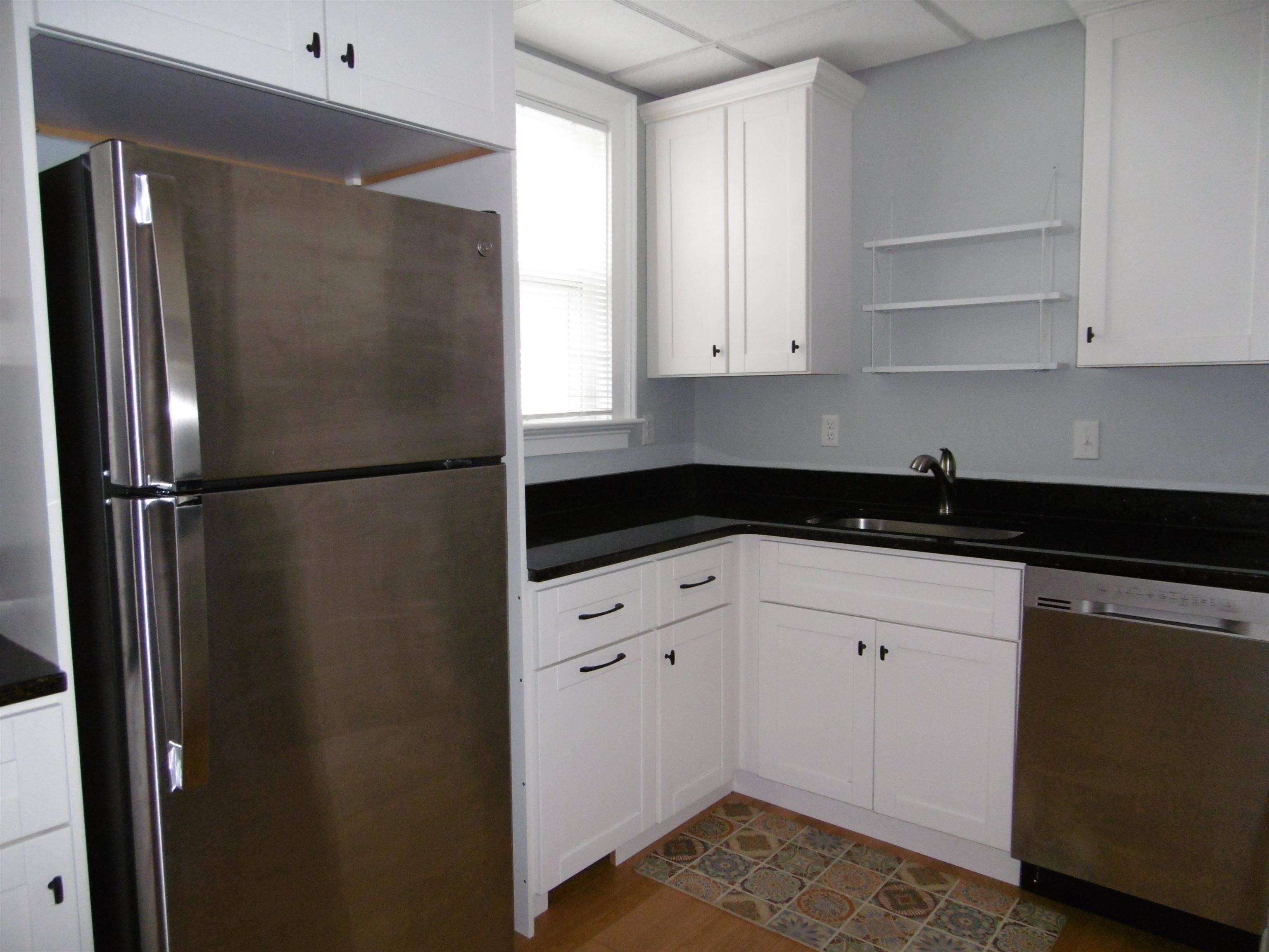 27 Bay ST, Manchester, NH 03104