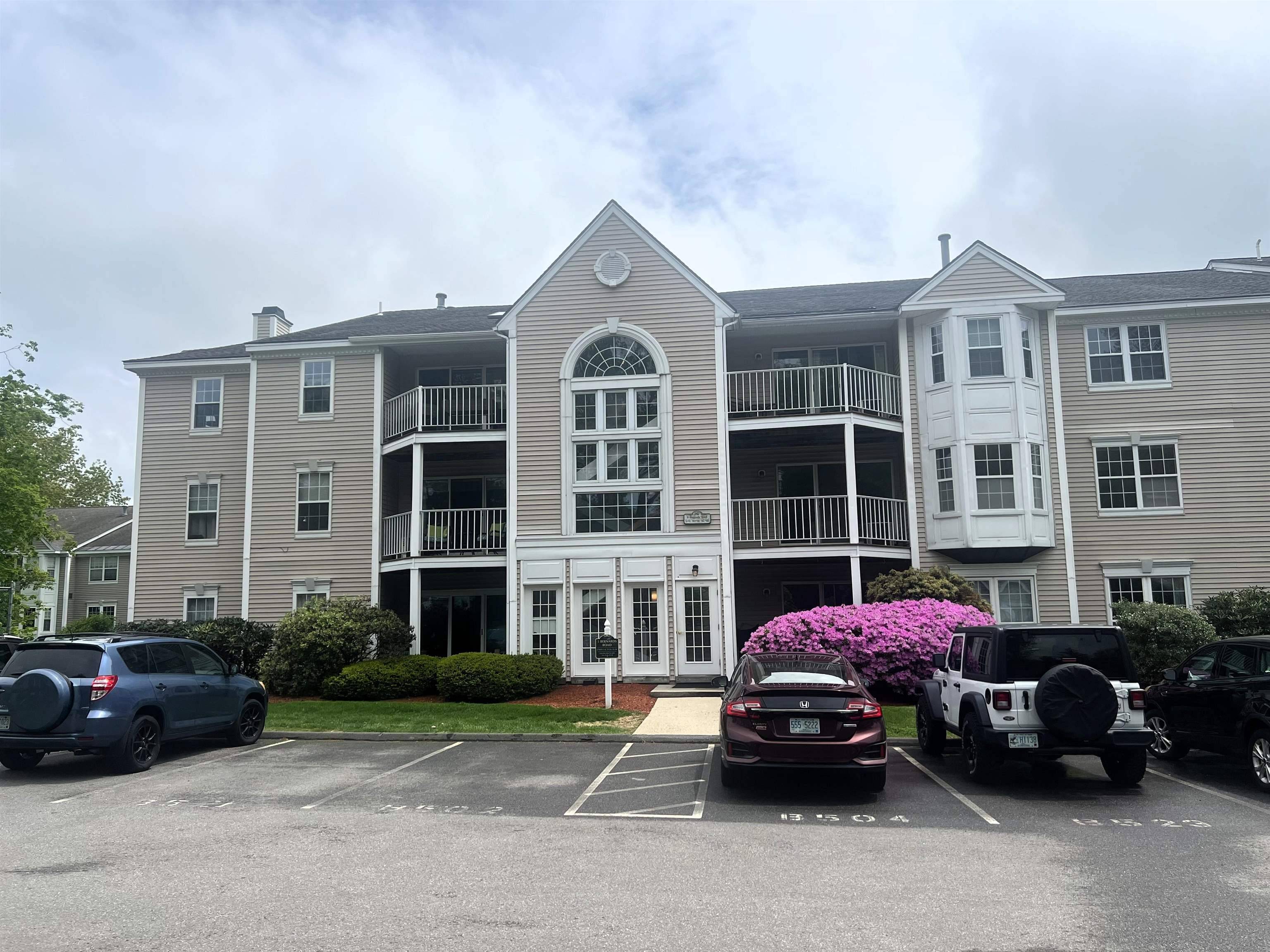 5 Bernards RD #4, Merrimack, NH 03054