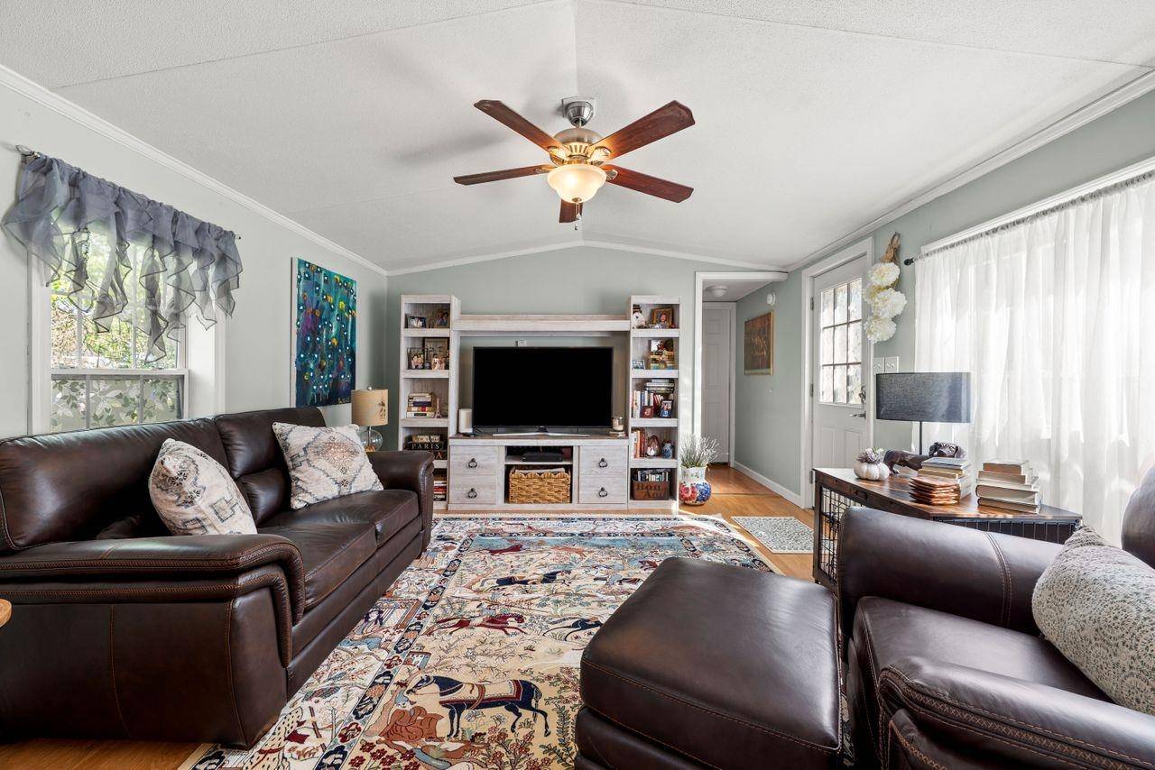 Exeter, NH 03833,2 Lilac ST