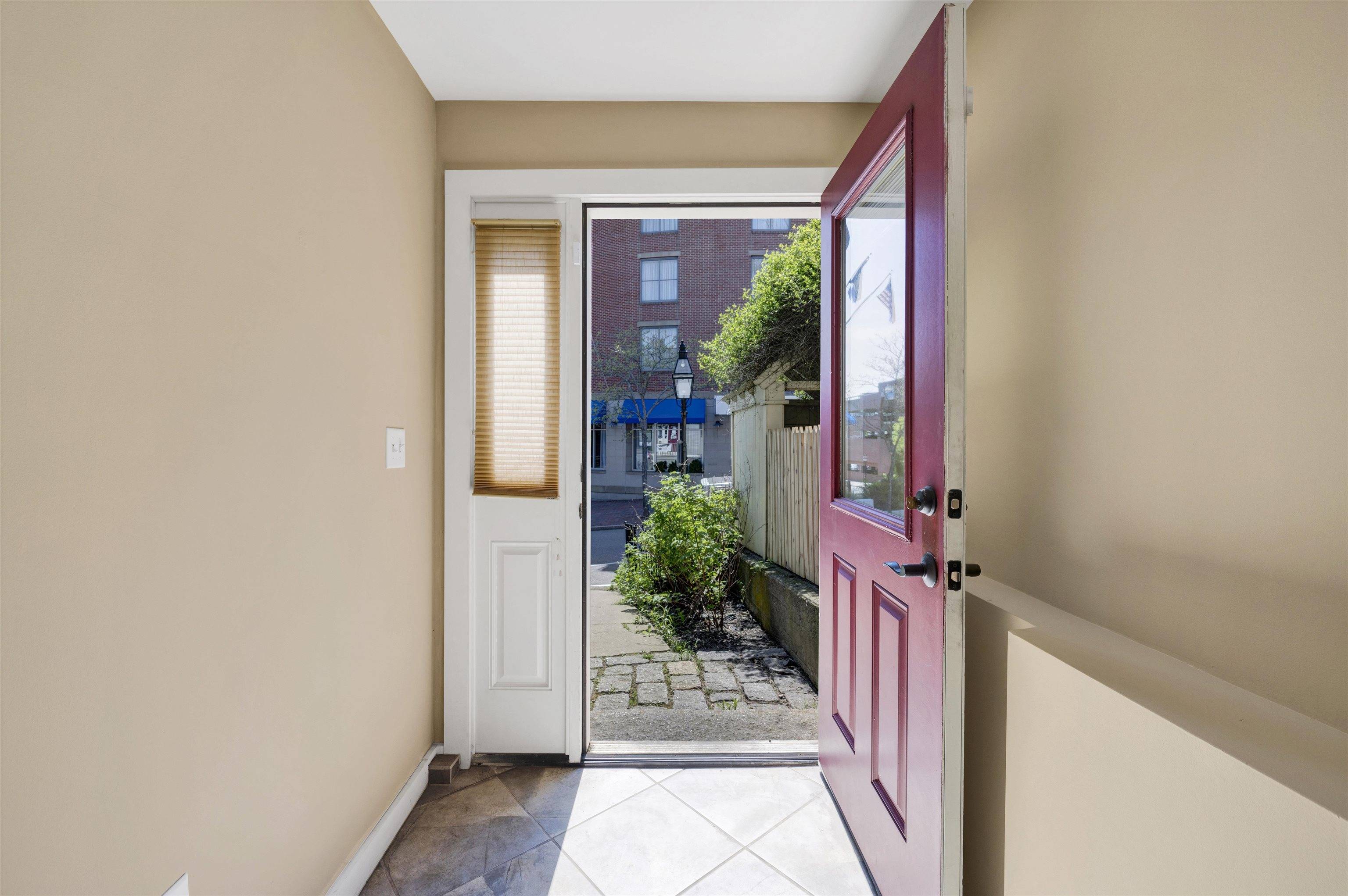 Portsmouth, NH 03801,93 High ST #4