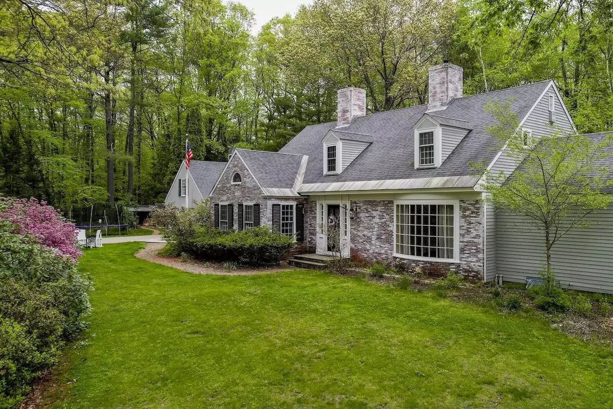 Durham, NH 03824,15 Laurel LN