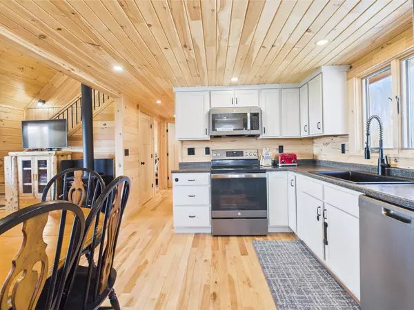 Pittsburg, NH 03592,127 Lonny Demmons RD