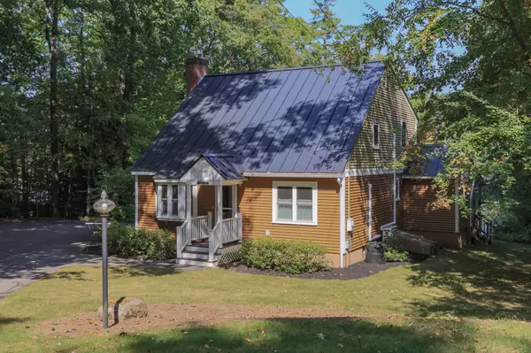 Henniker, NH 03242,111 Shore DR