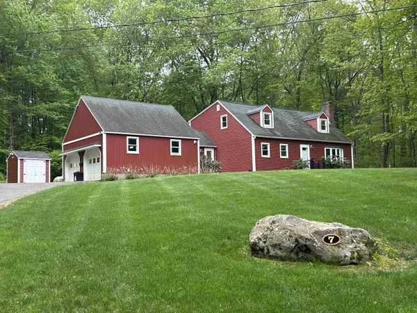 7 Juniper Ridge RD, Exeter, NH 03833