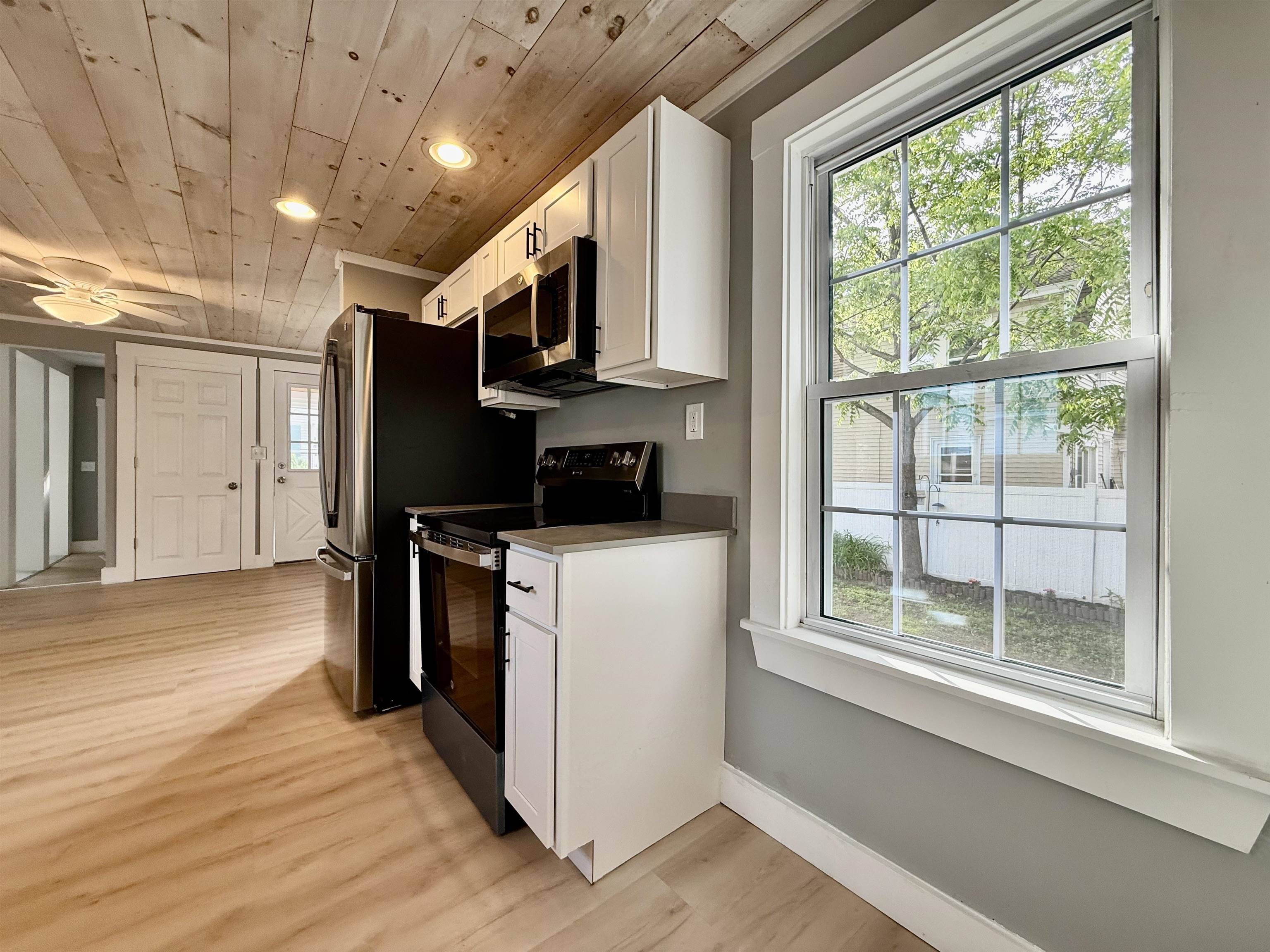 Nashua, NH 03060,12 Badger ST
