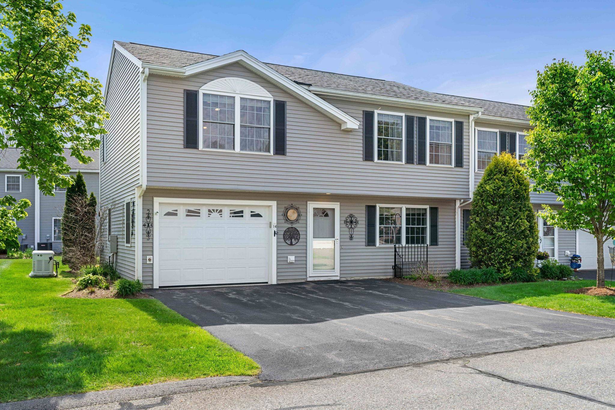 14 Red Sox LN, Raymond, NH 03077