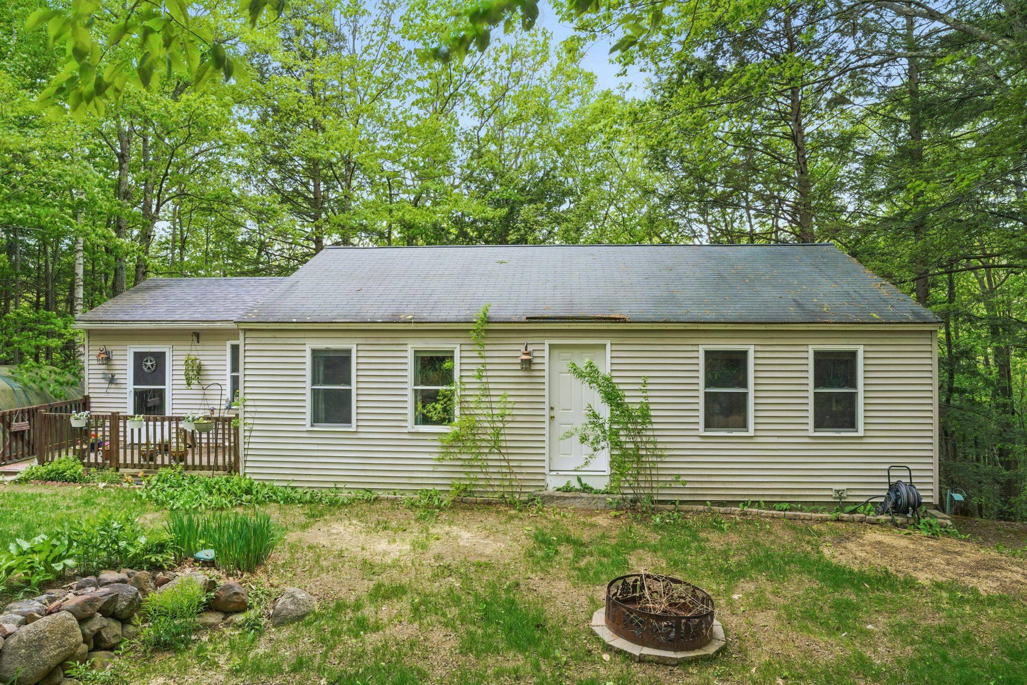 37 Thorndike RD, Weare, NH 03281