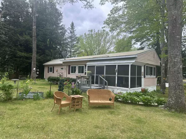 8 Lance LN, Epsom, NH 03234