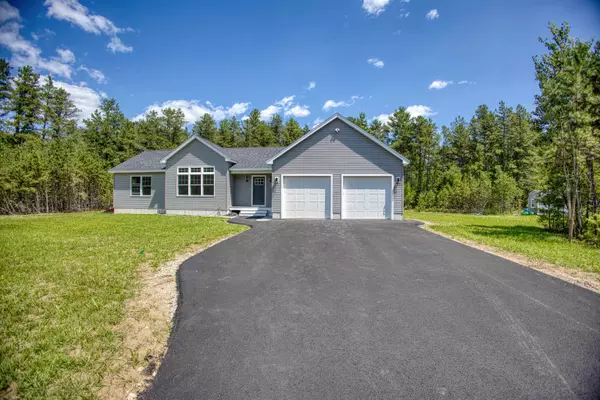 134 Silver Pine LN, Tamworth, NH 03886