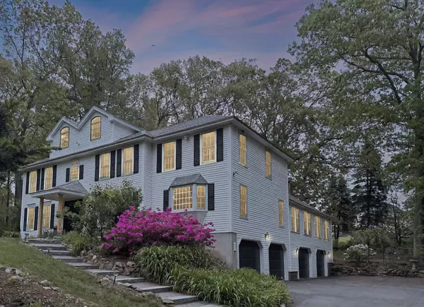Londonderry, NH 03053,4 Rockwood LN