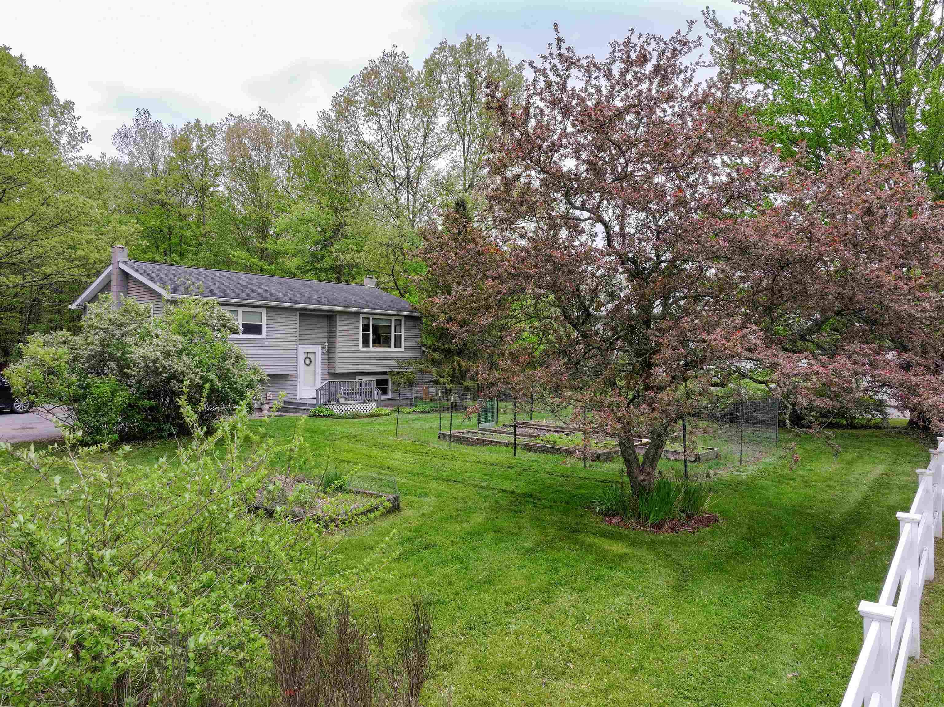 33 Pinecrest DR, Essex, VT 05452