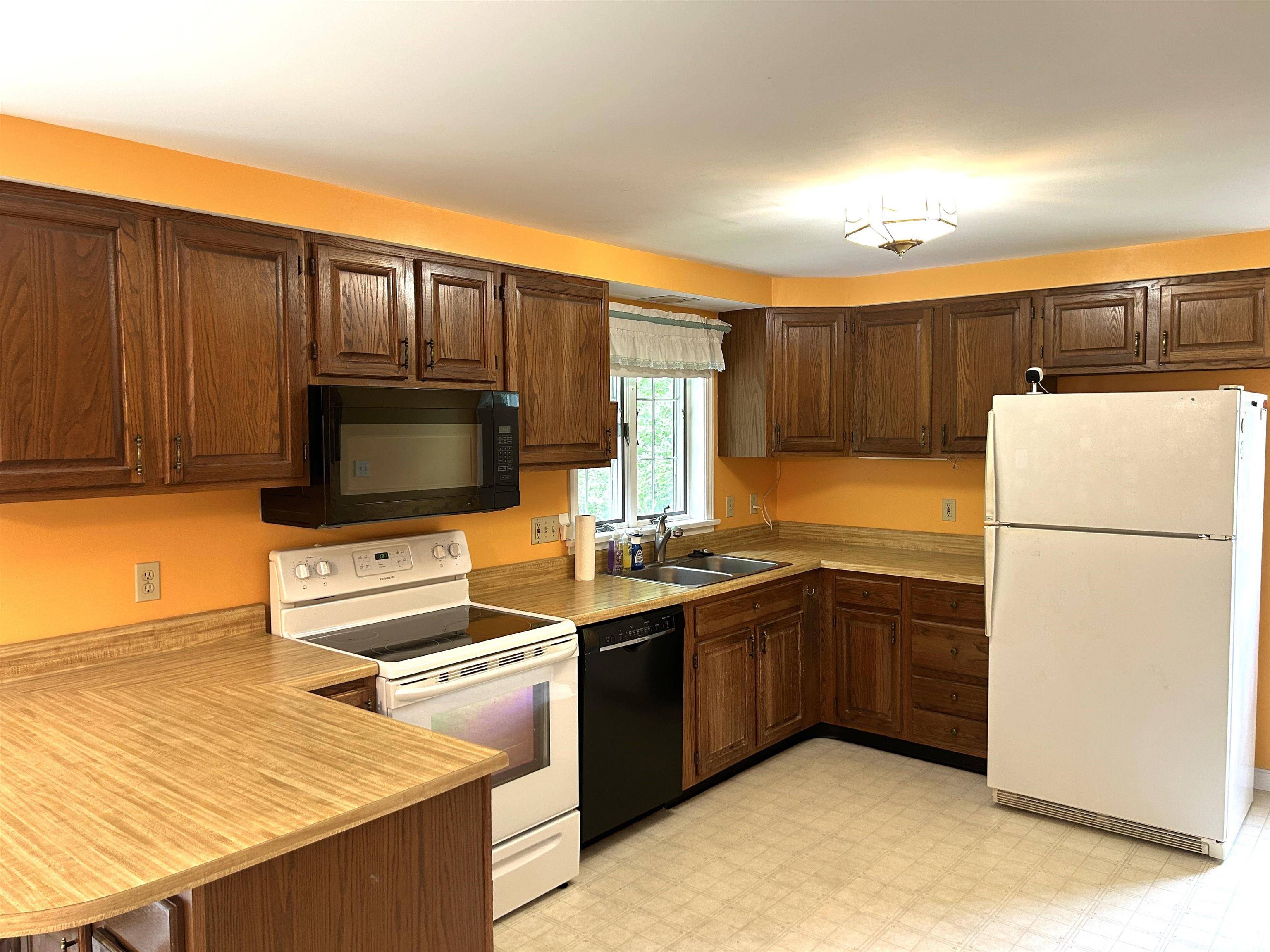 Brattleboro, VT 05301,34 Hampshire CIR