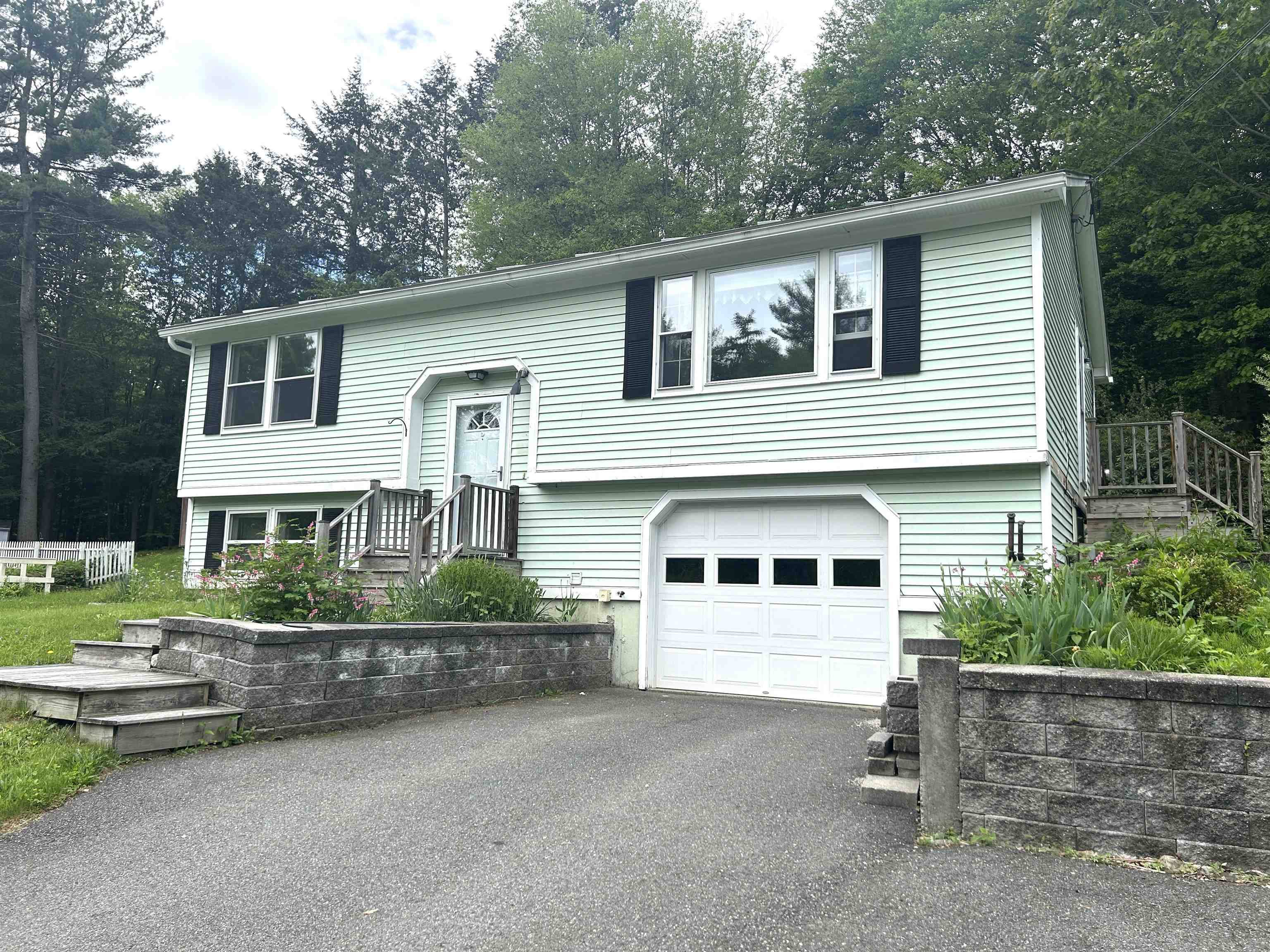 34 Hampshire CIR, Brattleboro, VT 05301