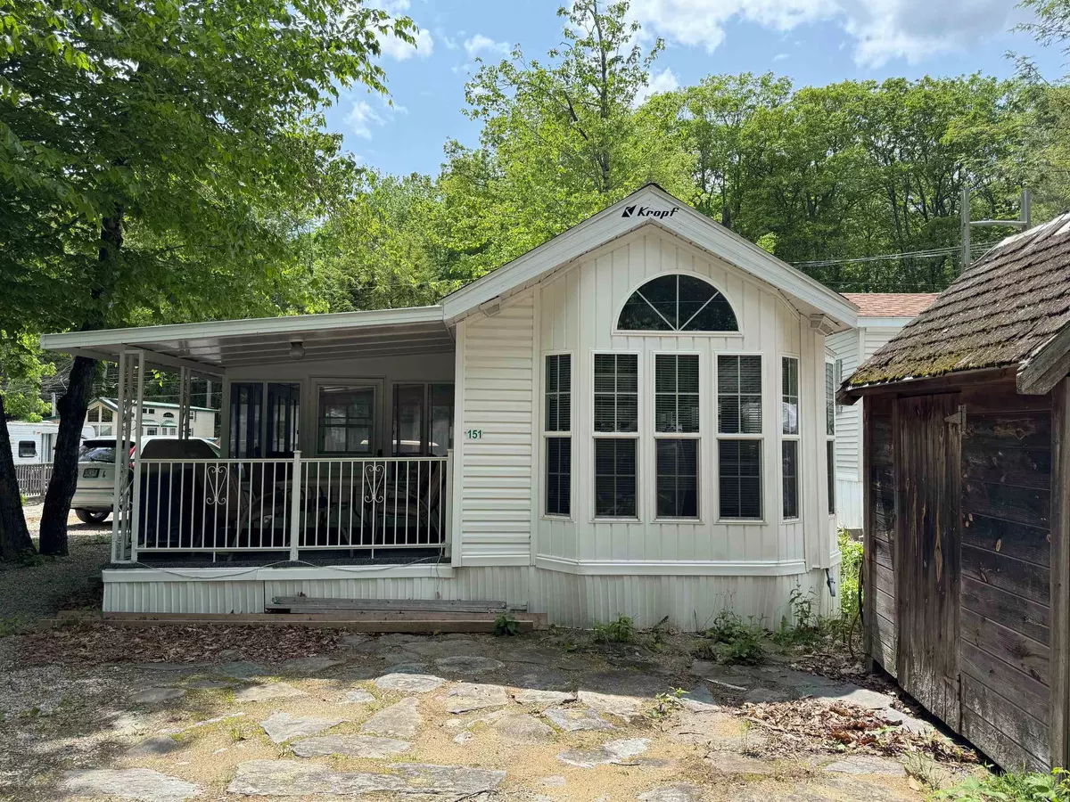 Rochester, NH 03867,151 Chocorua WAY