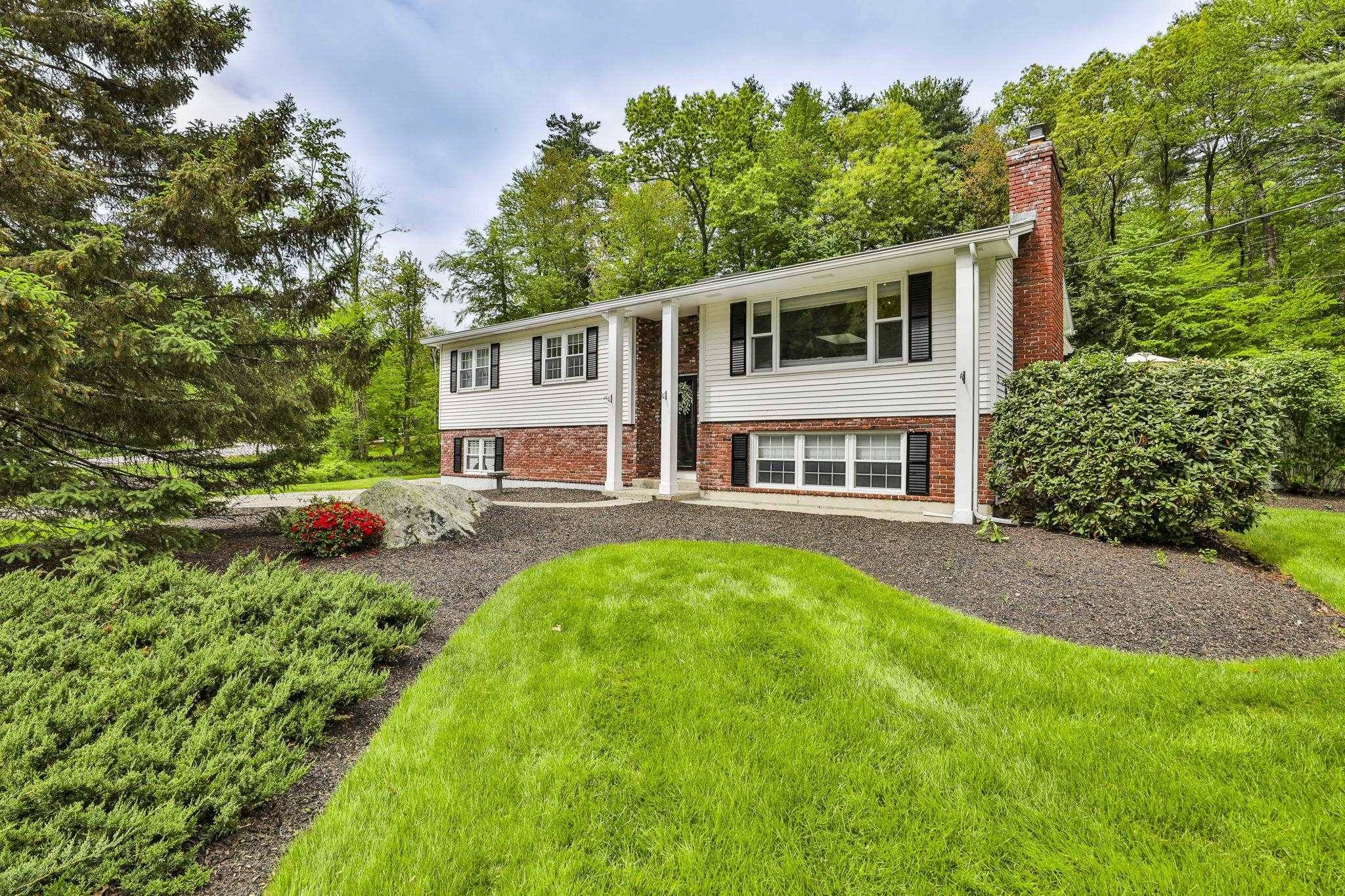 9 Edinburgh DR, Bedford, NH 03110