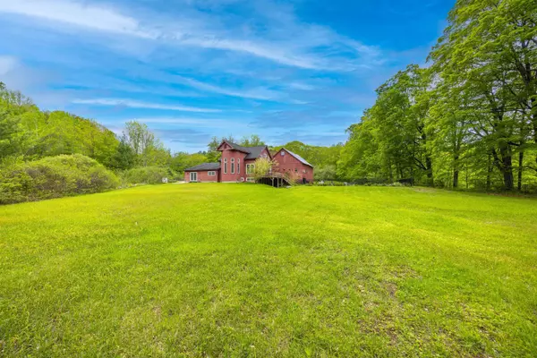 Newfane, VT 05345,10 14 Wiswall Hill RD