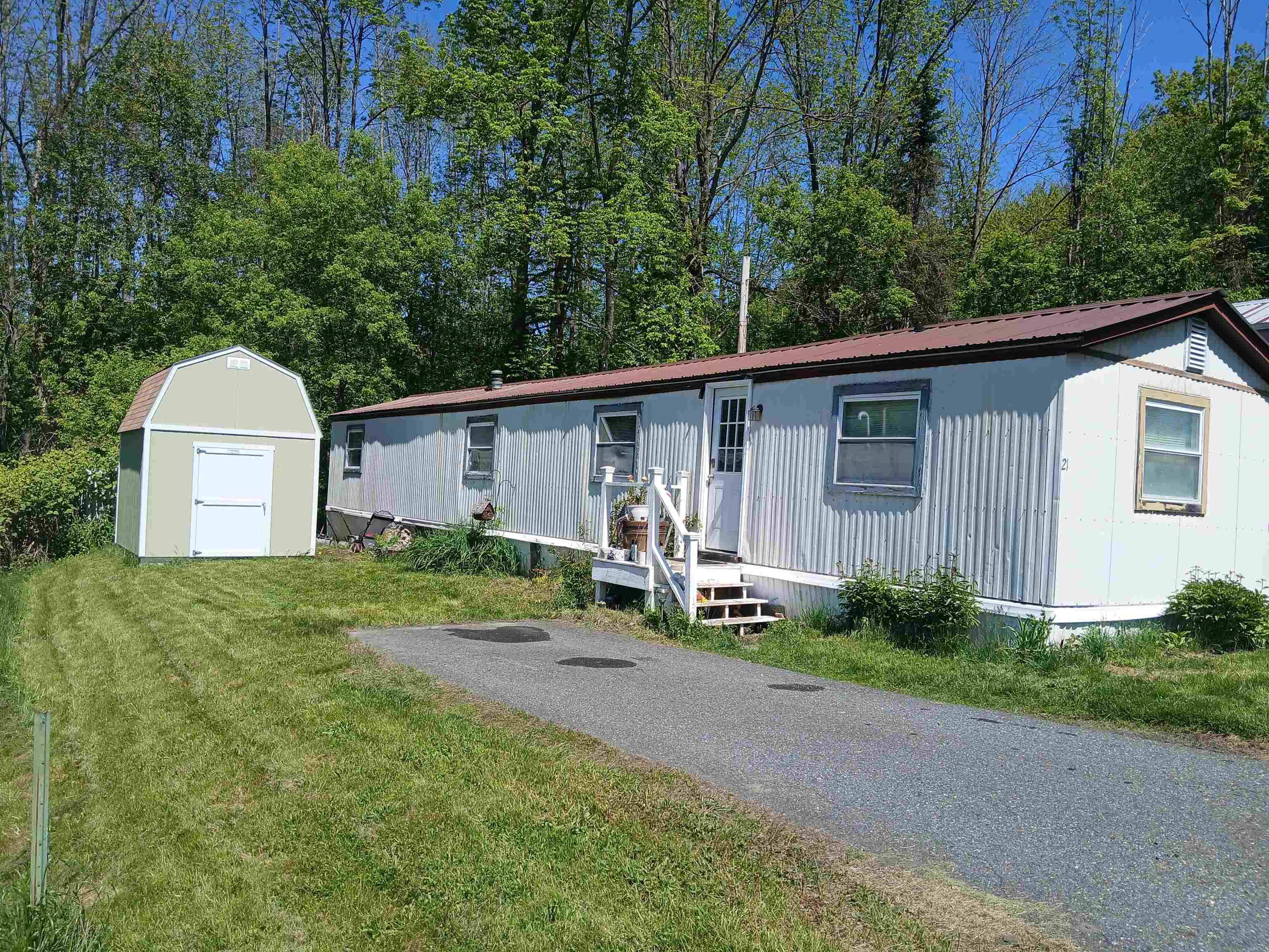 21 Daniels DR, Enfield, NH 03748