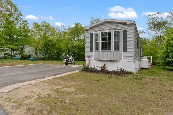 Milton, NH 03851,74 Pineland PARK