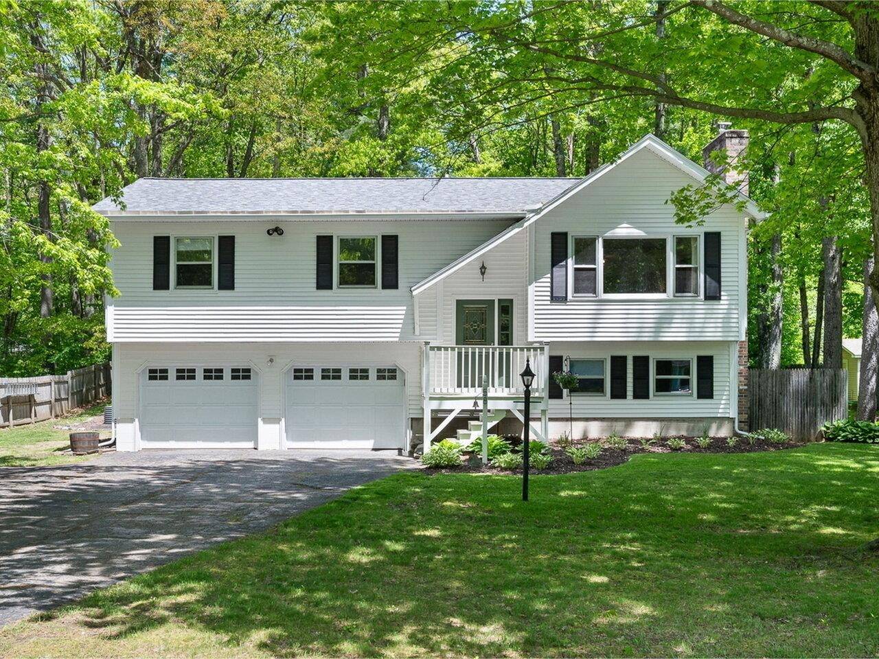 58 Greenbriar DR, Essex, VT 05452