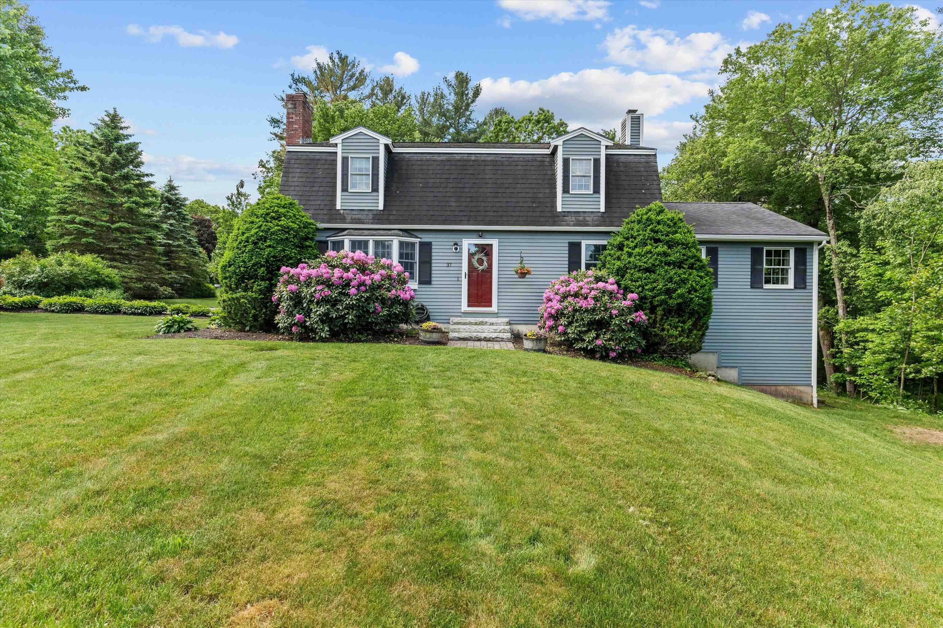 37 Forest ST, Londonderry, NH 03053
