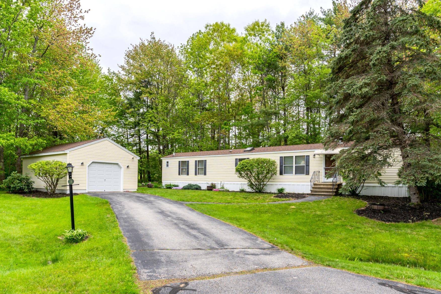 14 Burr CT, Rochester, NH 03868
