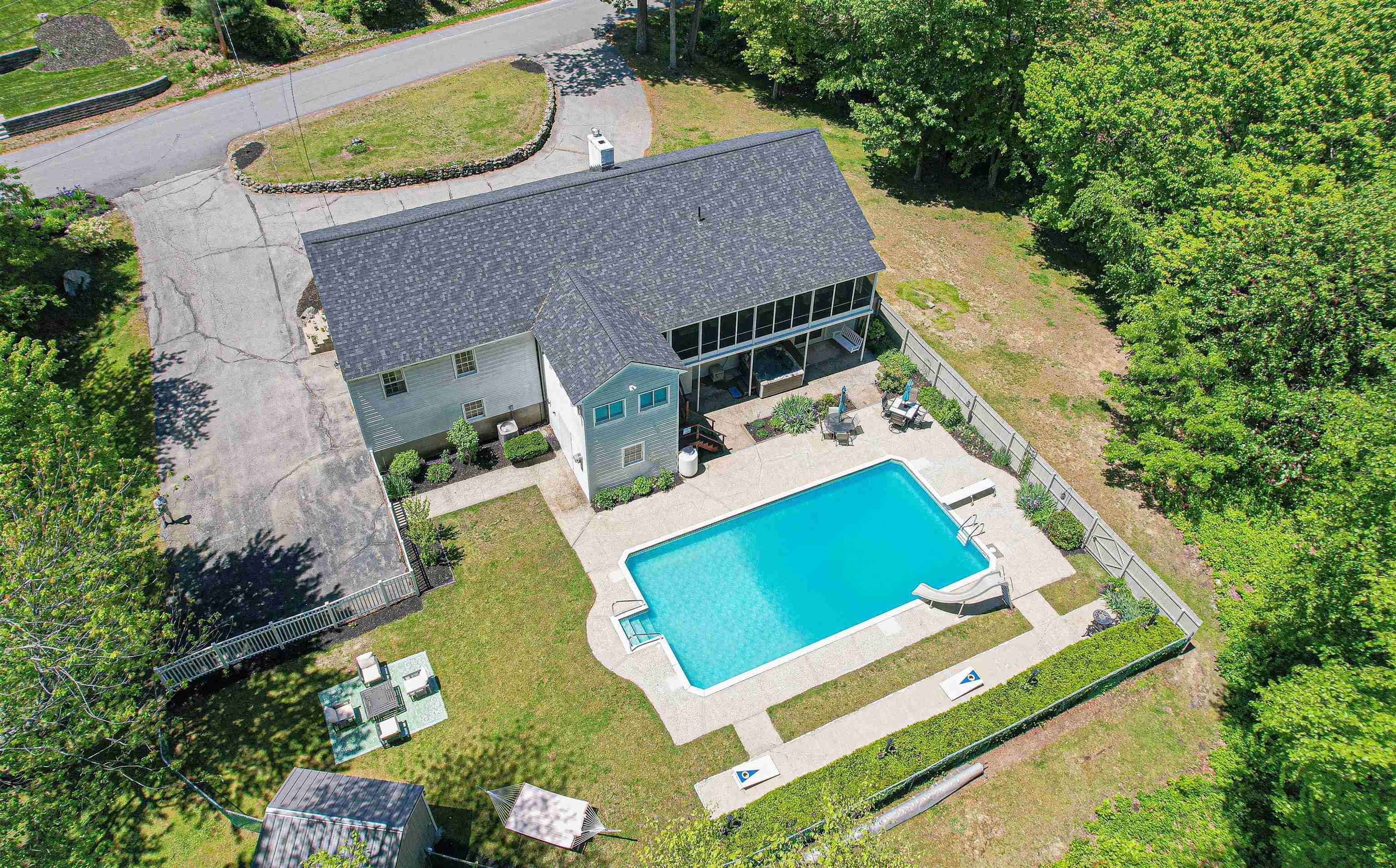 Bedford, NH 03110,26 Green Meadow LN