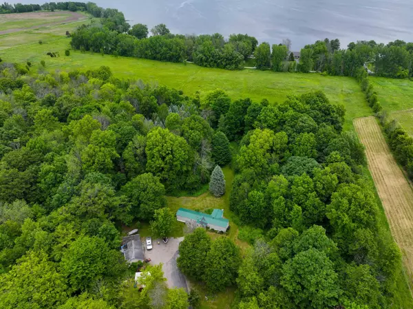 Isle La Motte, VT 05463,166 Woods RD