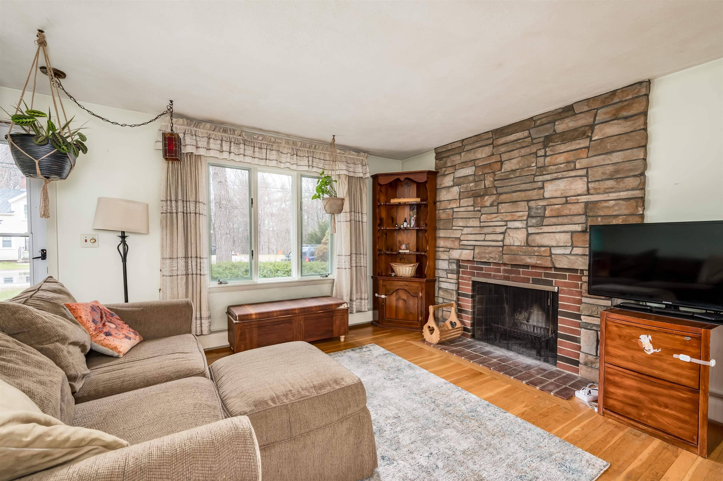 Rollinsford, NH 03869,639 Silver ST