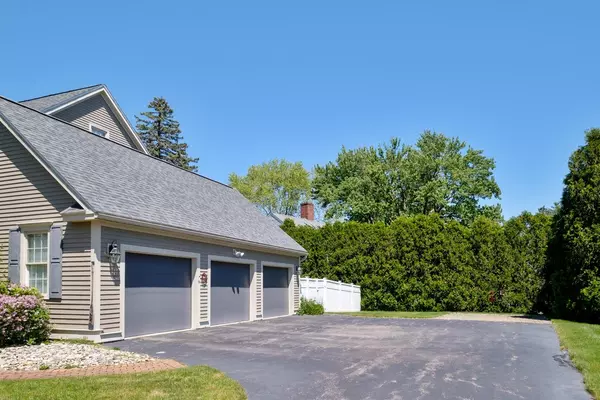 Hampton, NH 03842,3 Playhouse CIR