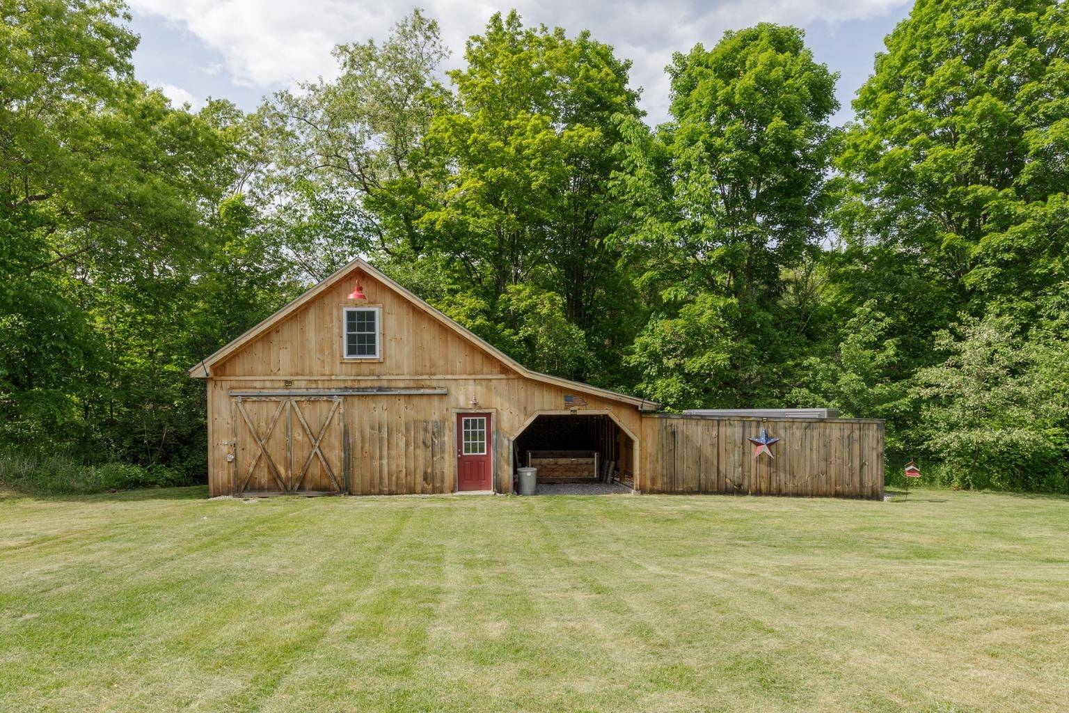 Henniker, NH 03242,374 Rush RD