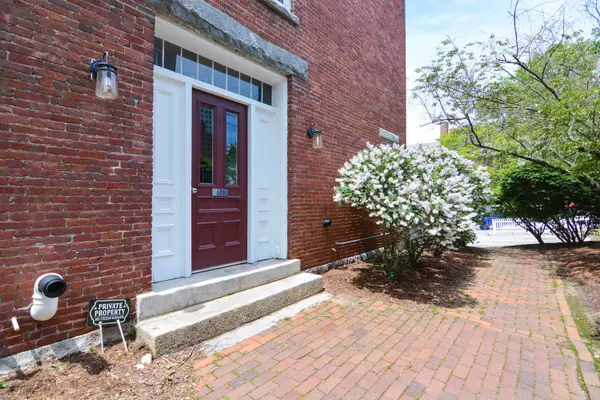 Manchester, NH 03101,125 W. Merrimack ST #2
