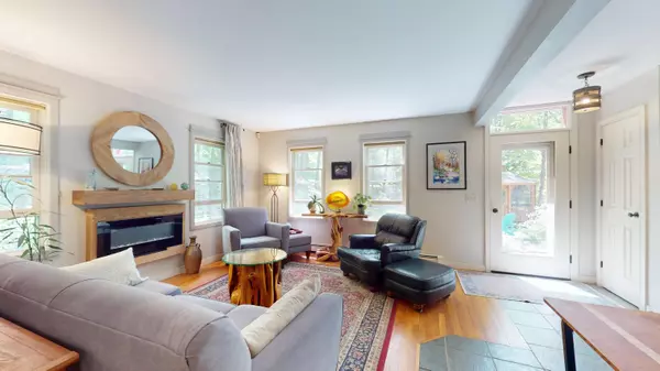 Middlebury, VT 05753,24 Oak DR