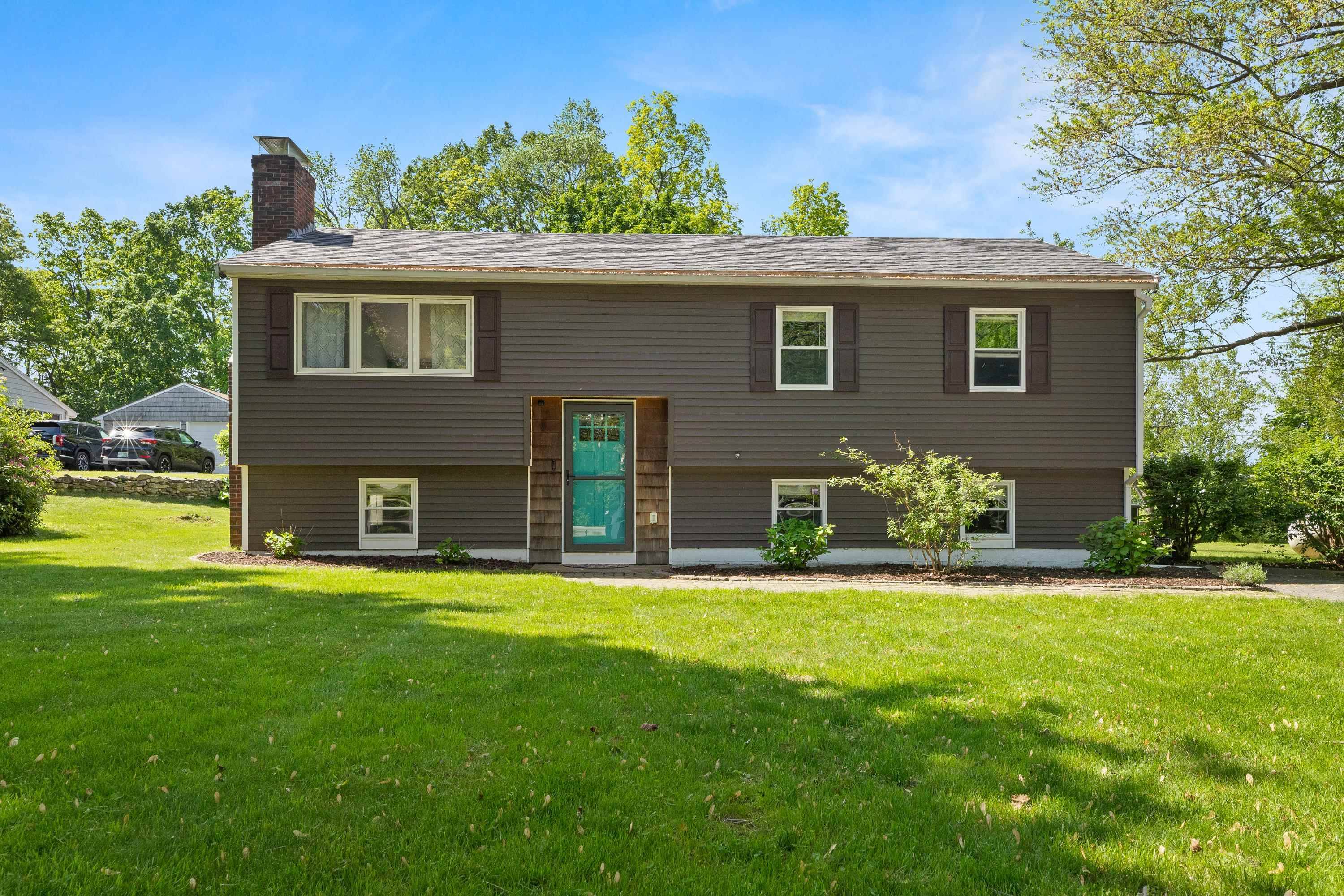 4 Crestview TER, Stratham, NH 03885