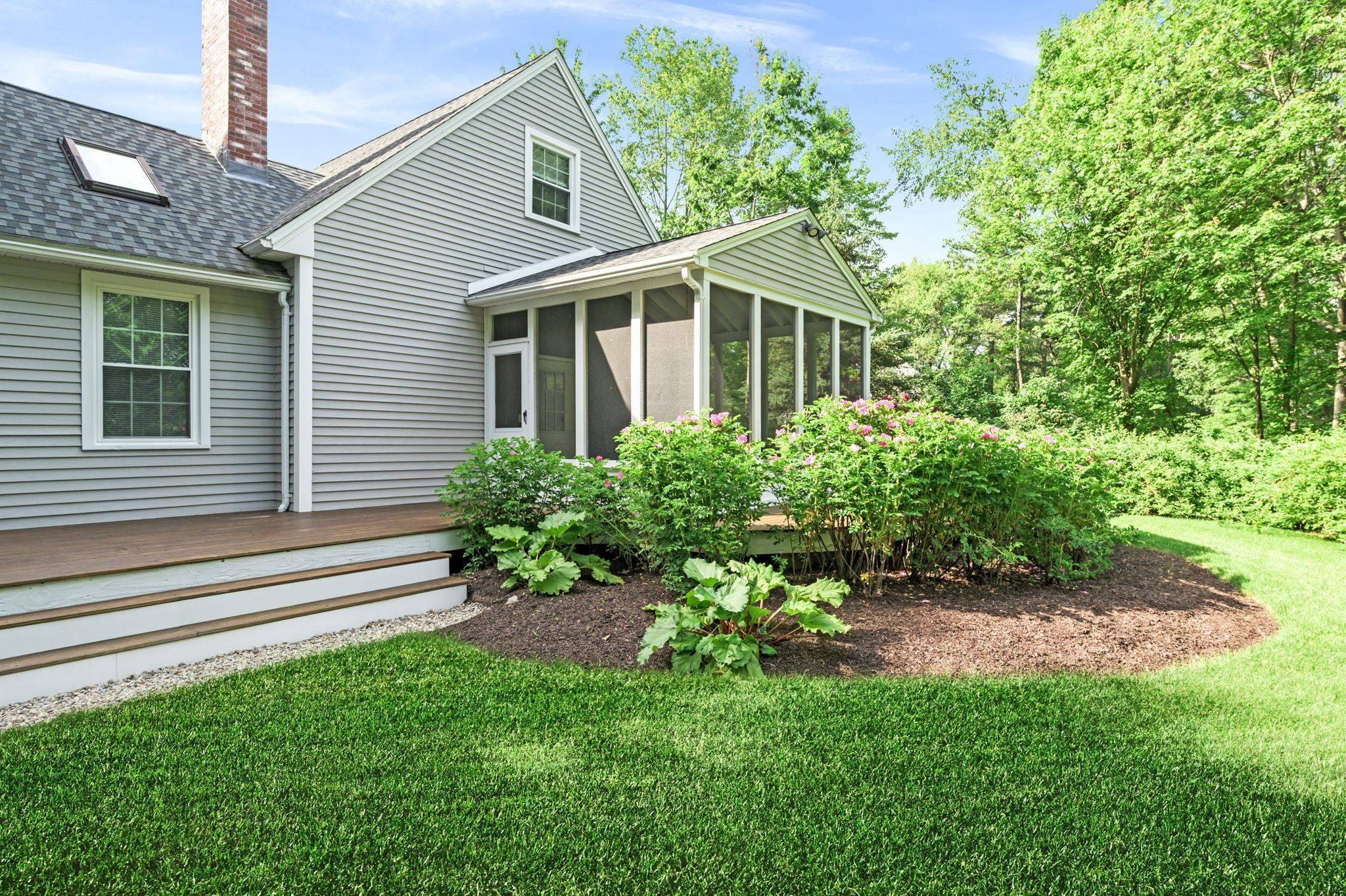 Bedford, NH 03110,66 Hitching Post LN