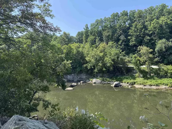 Milton, VT 05468,7 River ST #2