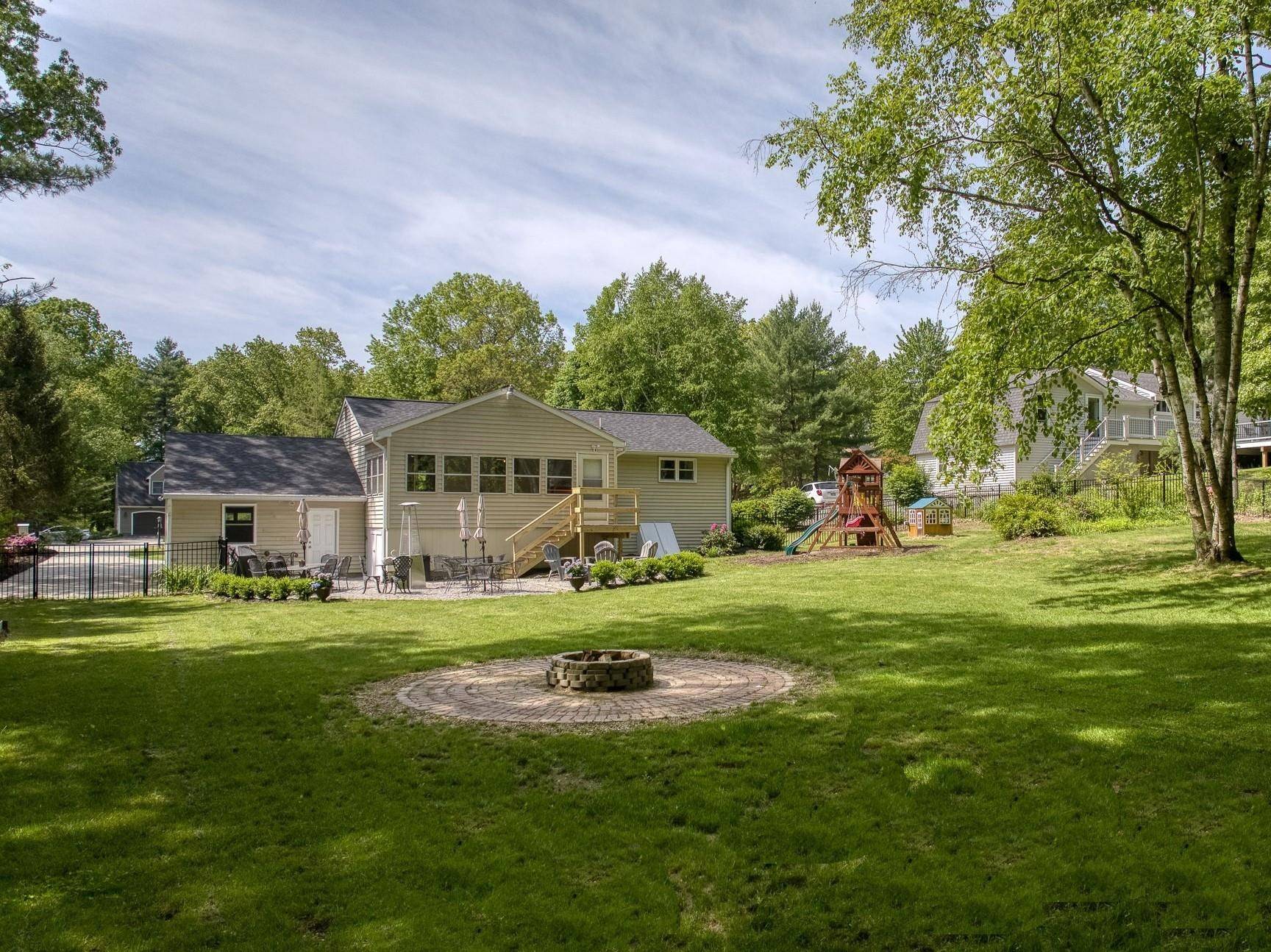 Bedford, NH 03110,62 Palomino LN