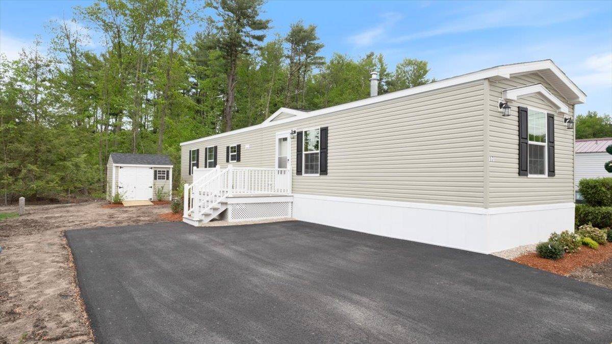 29 Lowell RD #17, Salem, NH 03079