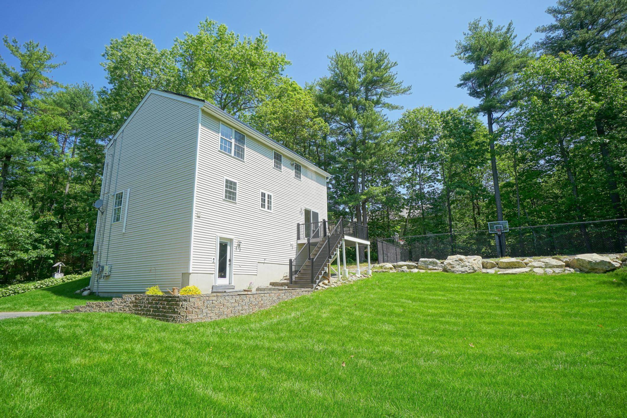 Londonderry, NH 03053,16 Bartley Hill RD