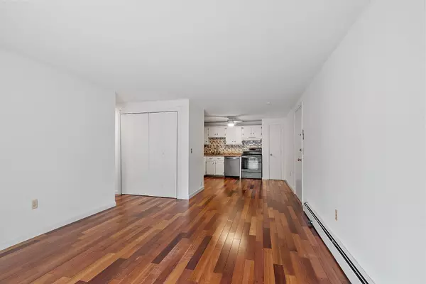 Portsmouth, NH 03801,809 White Cedar BLVD