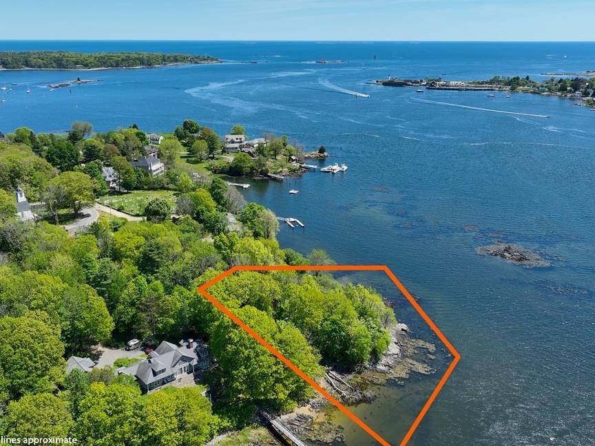 6 Follett LN, Kittery, ME 03905
