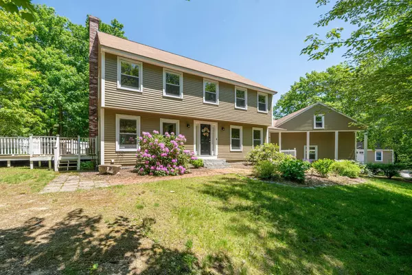 78 Hitching Post LN, Bedford, NH 03110