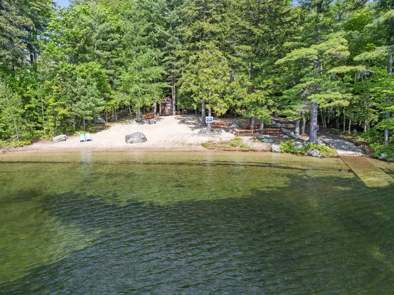 56 Old Hubbard RD, Meredith, NH 03253